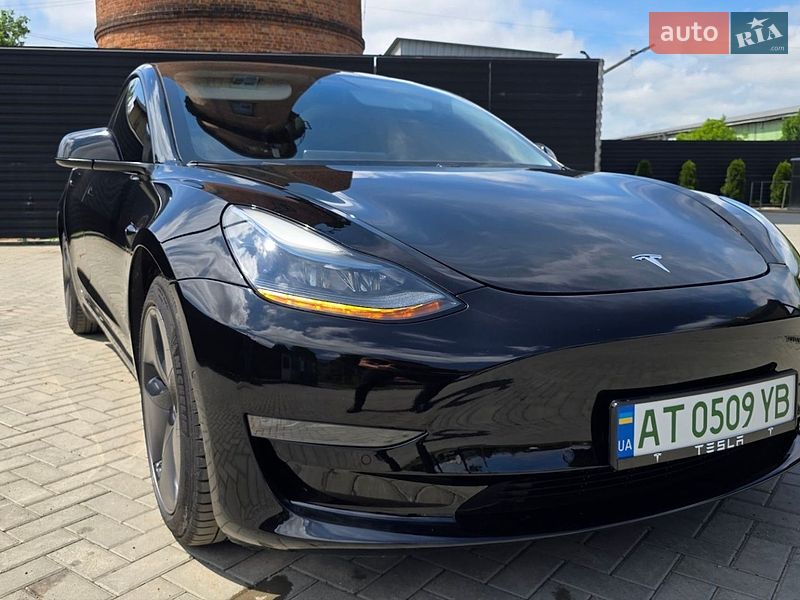 Седан Tesla Model 3 2020 в Івано-Франківську