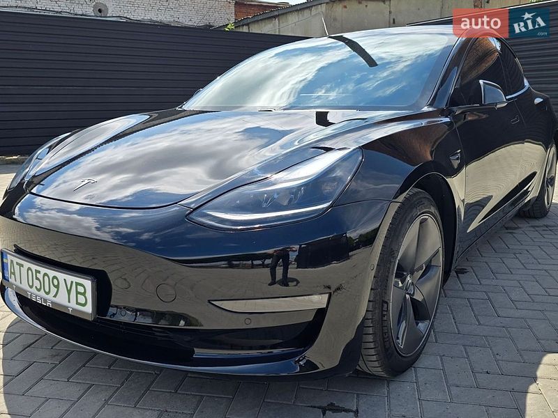 Седан Tesla Model 3 2020 в Івано-Франківську