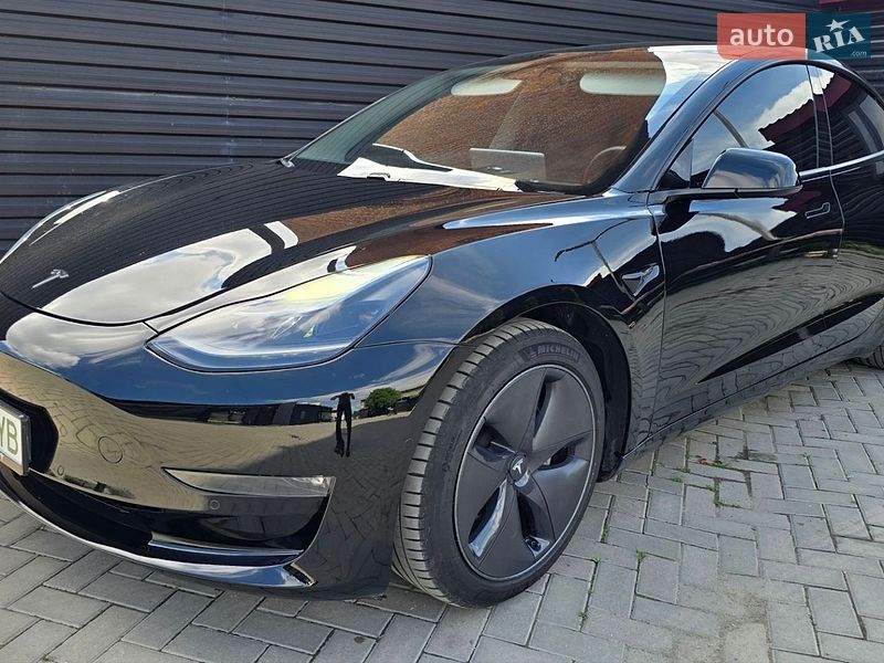 Седан Tesla Model 3 2020 в Івано-Франківську