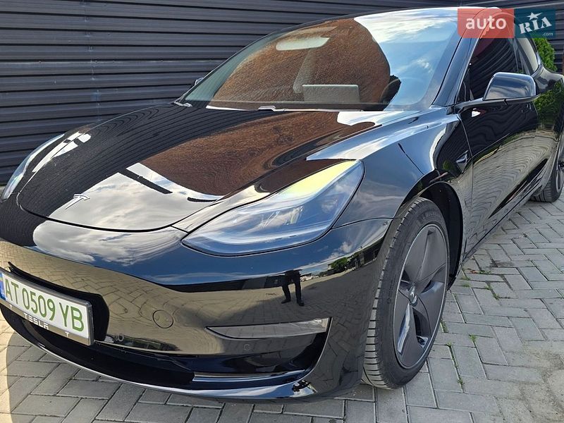 Седан Tesla Model 3 2020 в Ивано-Франковске