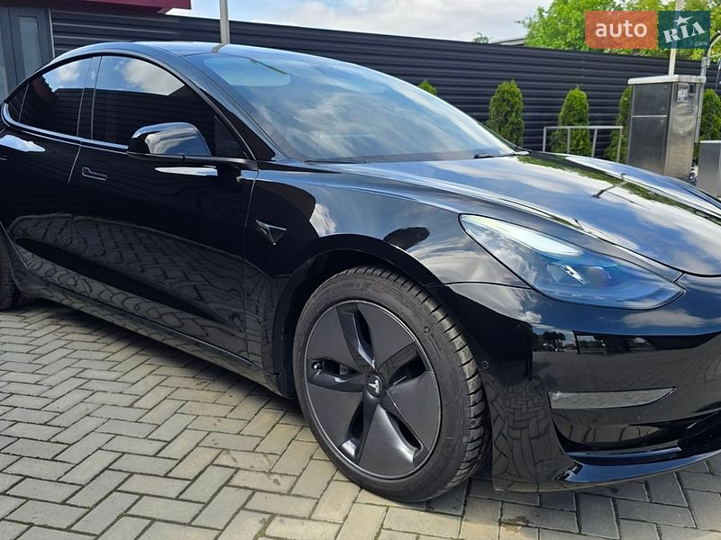Седан Tesla Model 3 2020 в Івано-Франківську