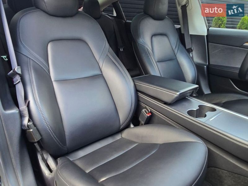 Седан Tesla Model 3 2020 в Івано-Франківську