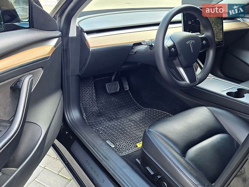 Седан Tesla Model 3 2020 в Івано-Франківську