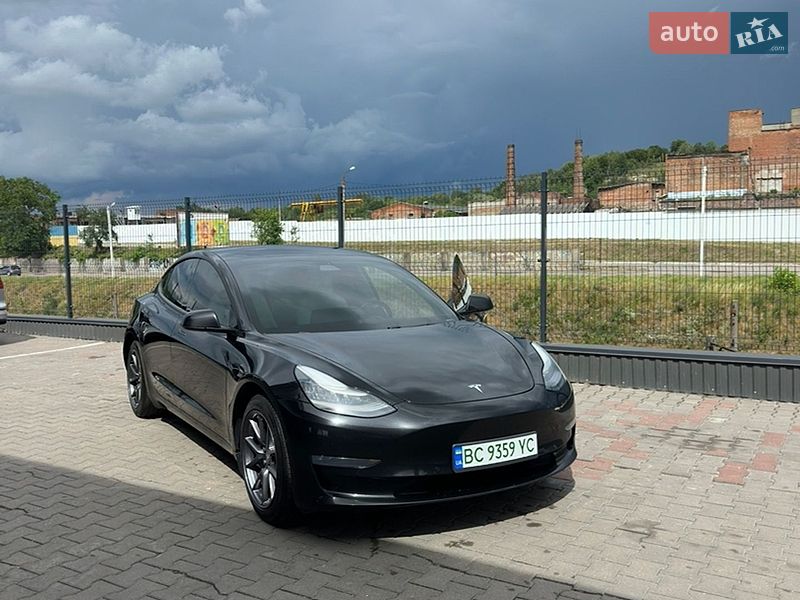 Седан Tesla Model 3 2019 в Львове