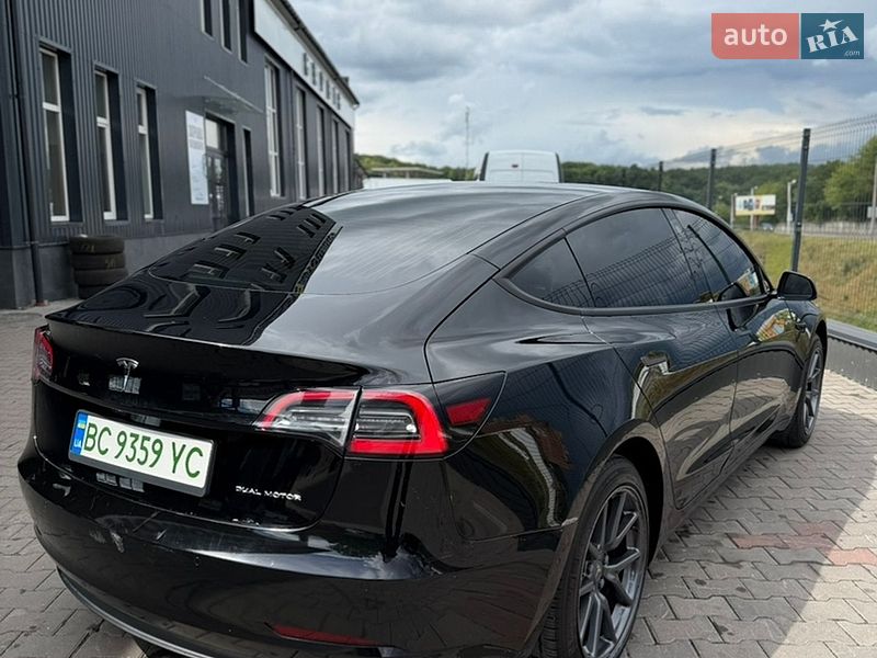 Седан Tesla Model 3 2019 в Львове
