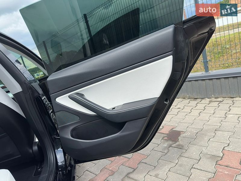 Седан Tesla Model 3 2019 в Львове