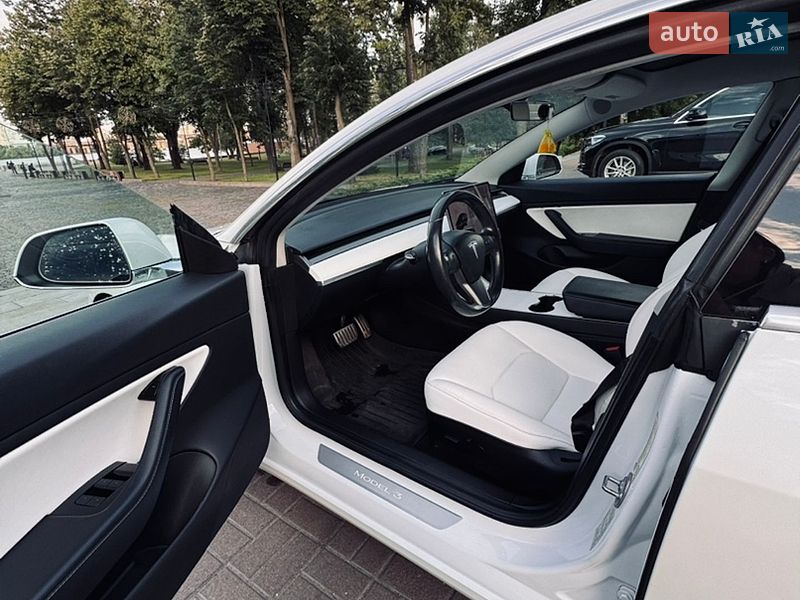 Седан Tesla Model 3 2018 в Киеве