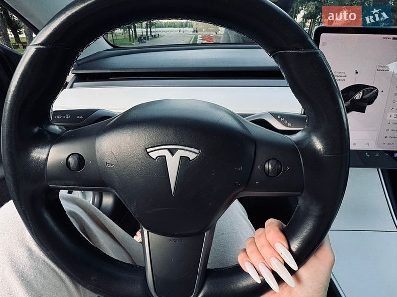 Седан Tesla Model 3 2018 в Киеве