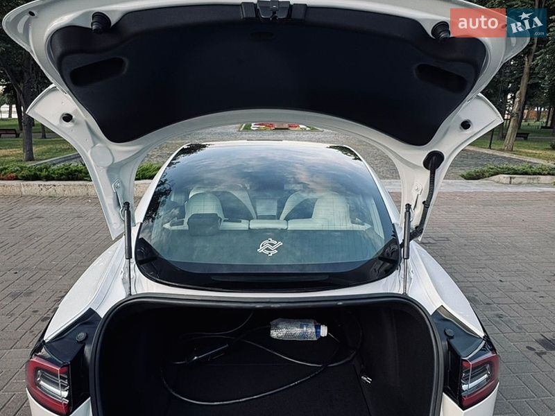 Седан Tesla Model 3 2018 в Киеве