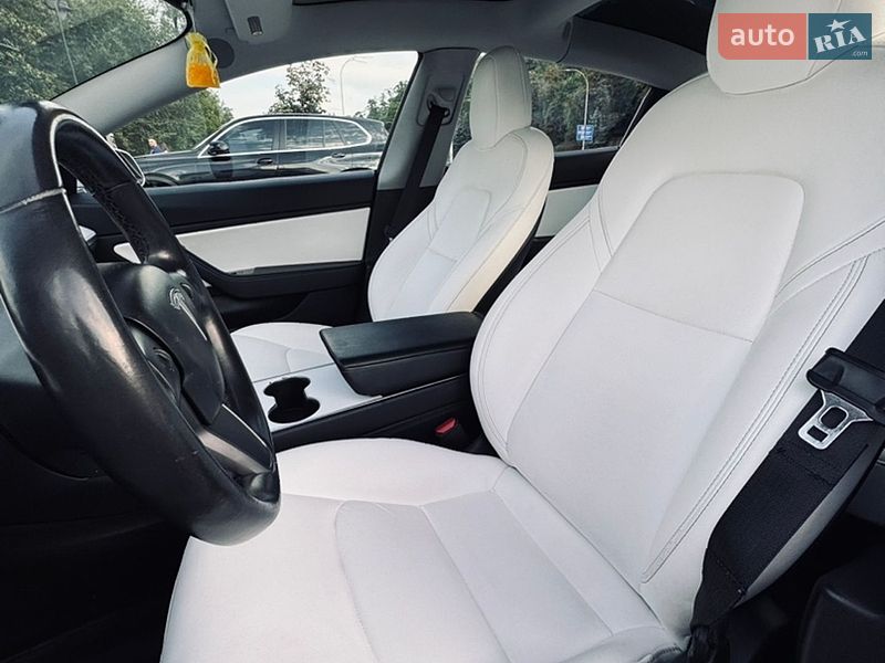 Седан Tesla Model 3 2018 в Киеве