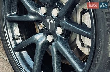 Седан Tesla Model 3 2018 в Киеве