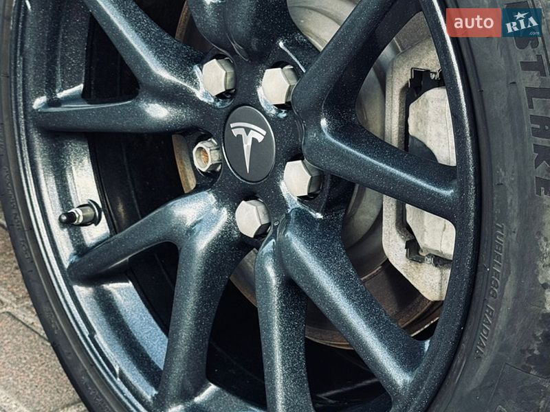 Седан Tesla Model 3 2018 в Киеве