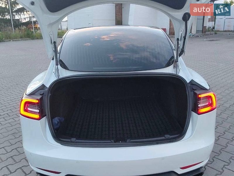 Седан Tesla Model 3 2019 в Вінниці