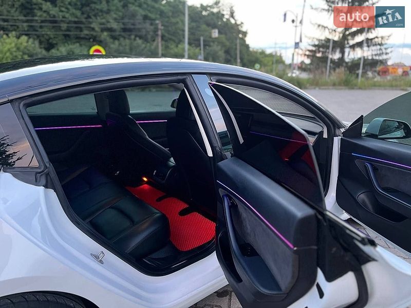 Седан Tesla Model 3 2019 в Вінниці