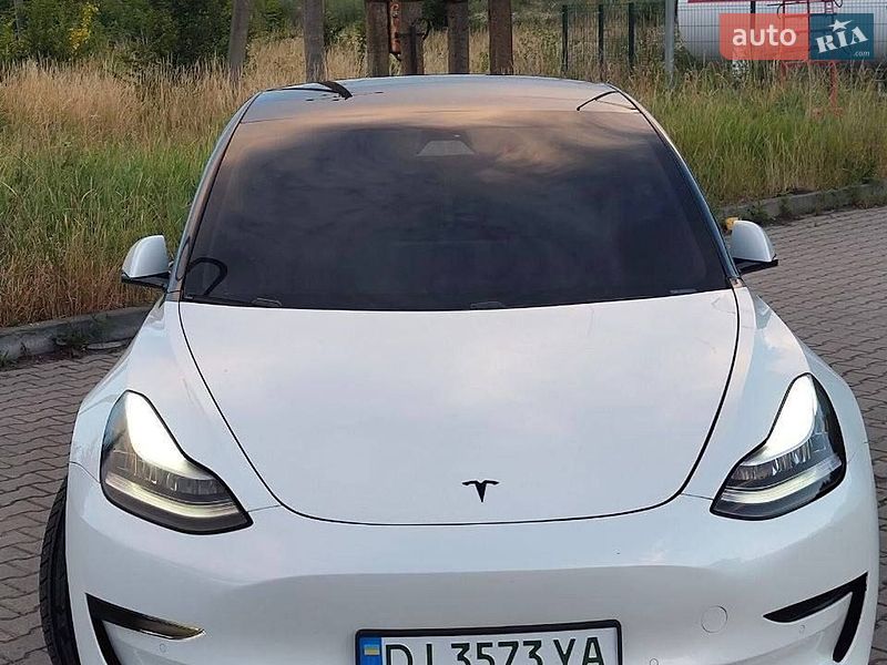 Седан Tesla Model 3 2019 в Вінниці