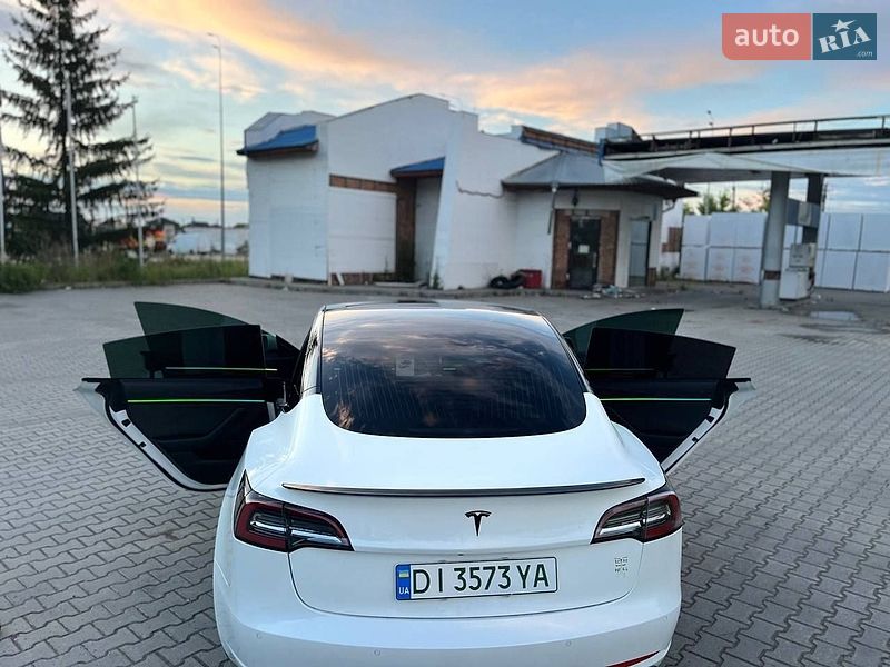 Седан Tesla Model 3 2019 в Вінниці