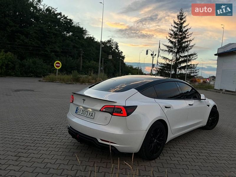 Седан Tesla Model 3 2019 в Вінниці