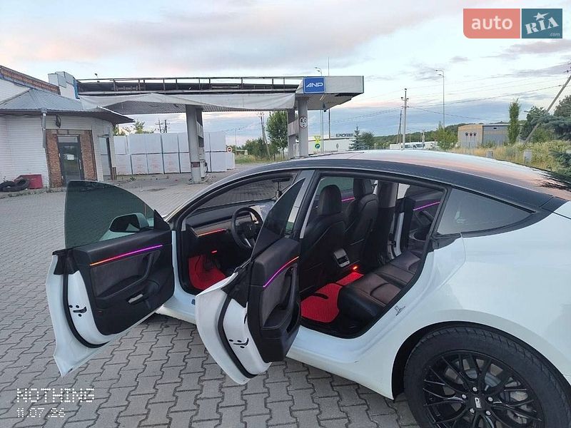 Седан Tesla Model 3 2019 в Вінниці