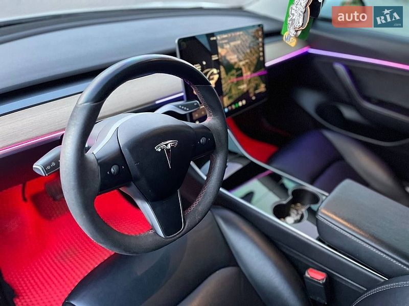 Седан Tesla Model 3 2019 в Вінниці
