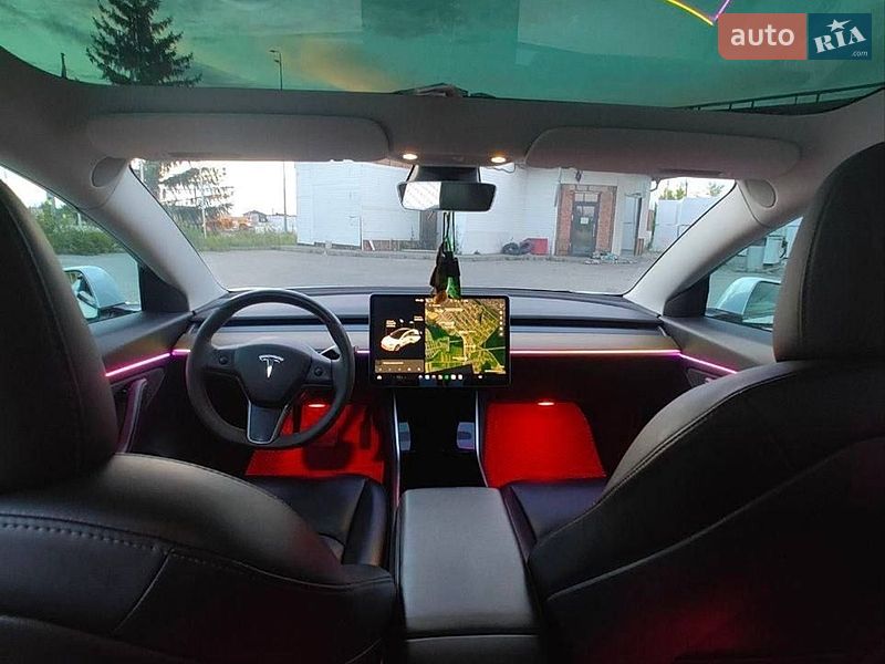 Седан Tesla Model 3 2019 в Вінниці