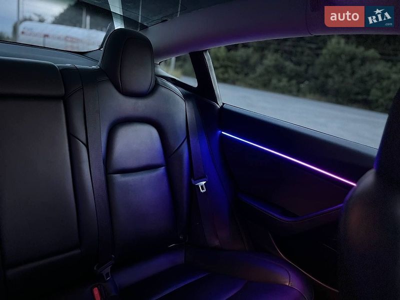 Седан Tesla Model 3 2019 в Вінниці
