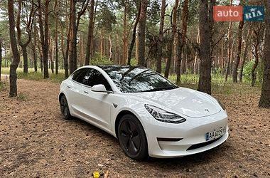 Седан Tesla Model 3 2019 в Кам'янському