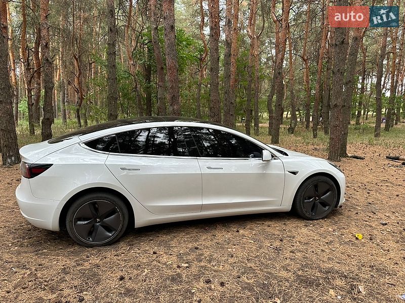 Седан Tesla Model 3 2019 в Каменском