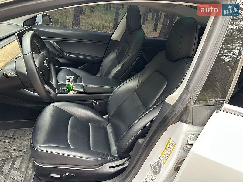 Седан Tesla Model 3 2019 в Каменском