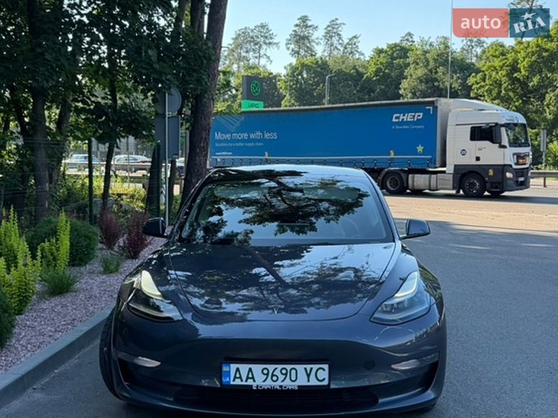 Седан Tesla Model 3 2022 в Києві