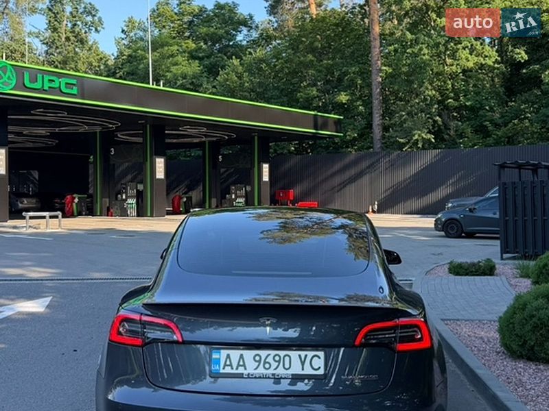 Седан Tesla Model 3 2022 в Києві