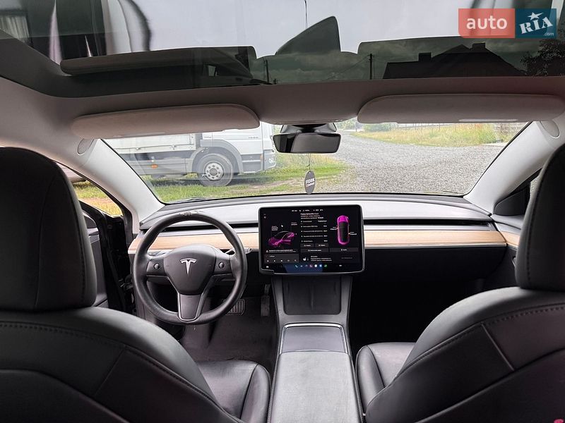 Седан Tesla Model 3 2021 в Луцке