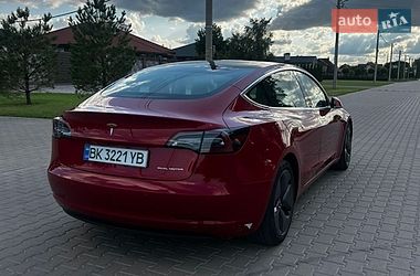 Седан Tesla Model 3 2019 в Ровно