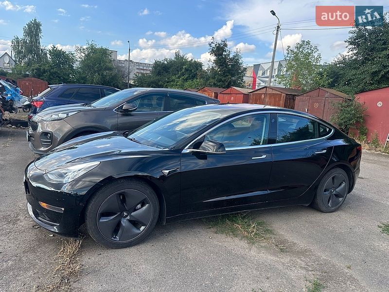 Седан Tesla Model 3 2018 в Рівному