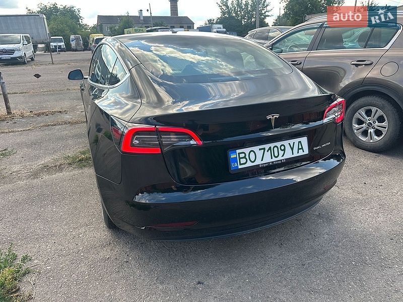 Седан Tesla Model 3 2018 в Рівному