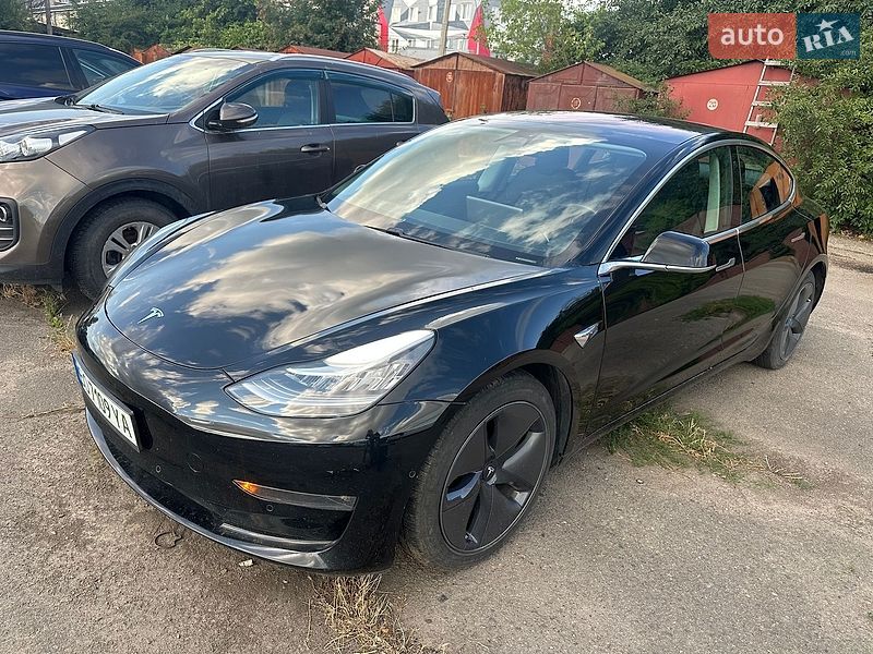 Седан Tesla Model 3 2018 в Рівному