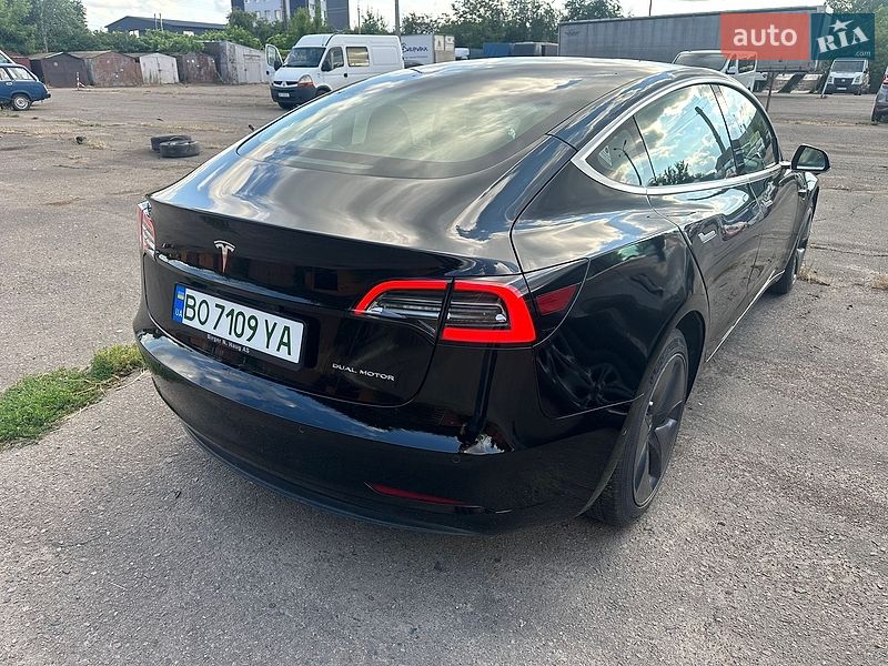 Седан Tesla Model 3 2018 в Рівному