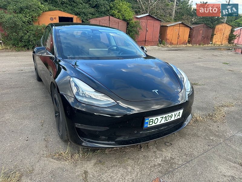 Седан Tesla Model 3 2018 в Рівному