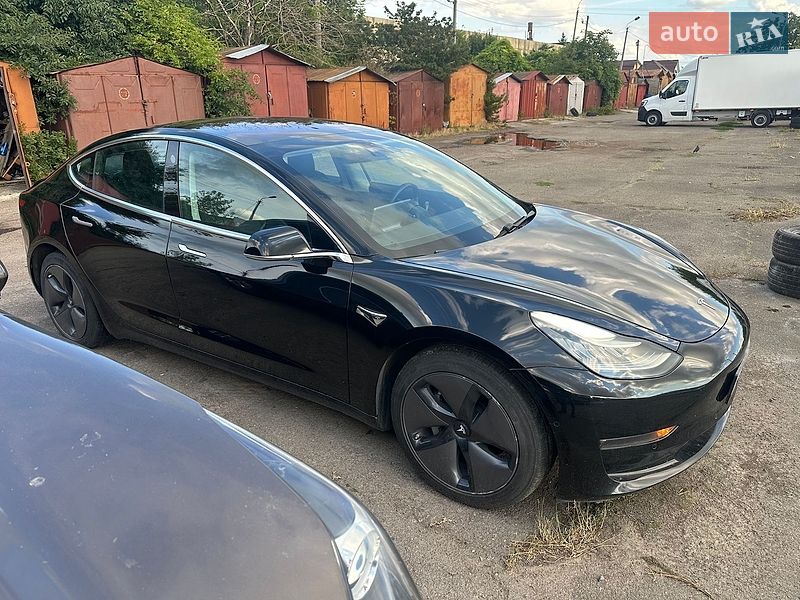 Седан Tesla Model 3 2018 в Рівному