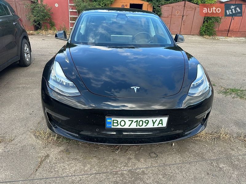 Седан Tesla Model 3 2018 в Рівному