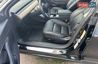 Седан Tesla Model 3 2018 в Рівному