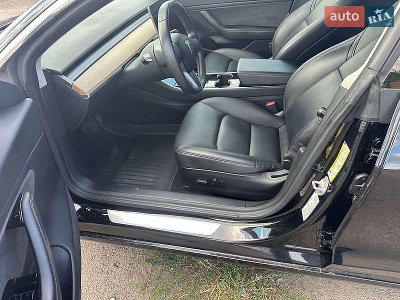 Седан Tesla Model 3 2018 в Рівному