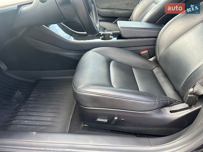 Седан Tesla Model 3 2018 в Рівному