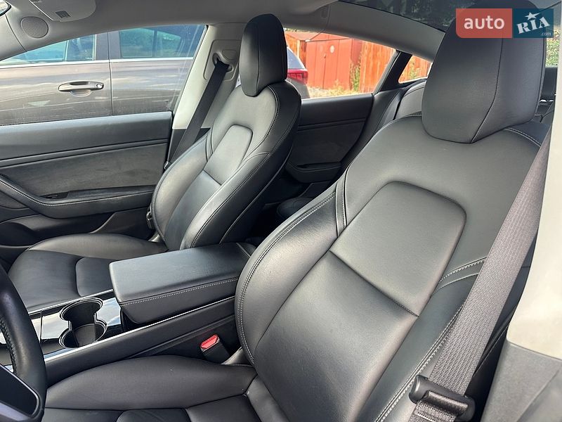 Седан Tesla Model 3 2018 в Рівному