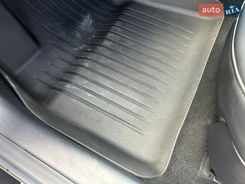 Седан Tesla Model 3 2018 в Рівному