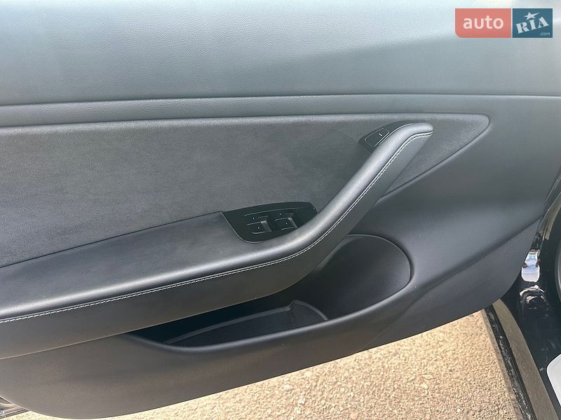 Седан Tesla Model 3 2018 в Рівному