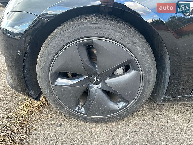 Седан Tesla Model 3 2018 в Рівному