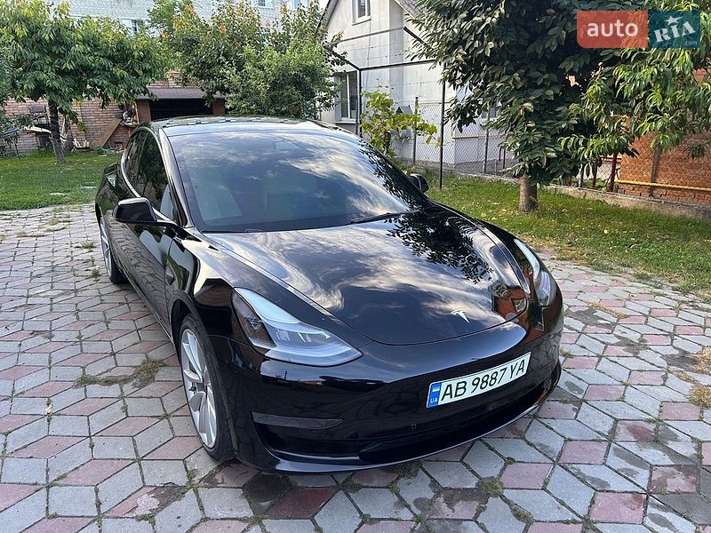 Седан Tesla Model 3 2021 в Виннице