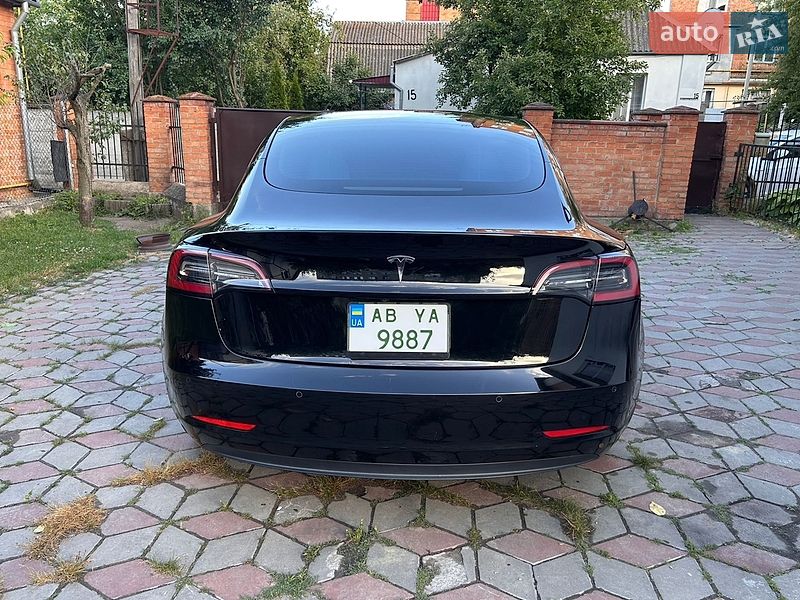 Седан Tesla Model 3 2021 в Виннице