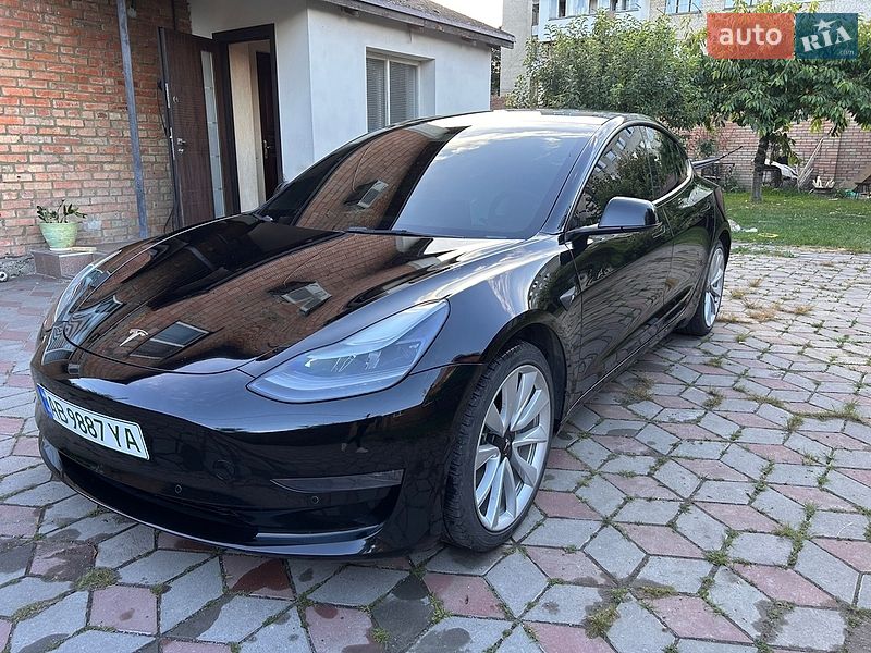 Седан Tesla Model 3 2021 в Виннице
