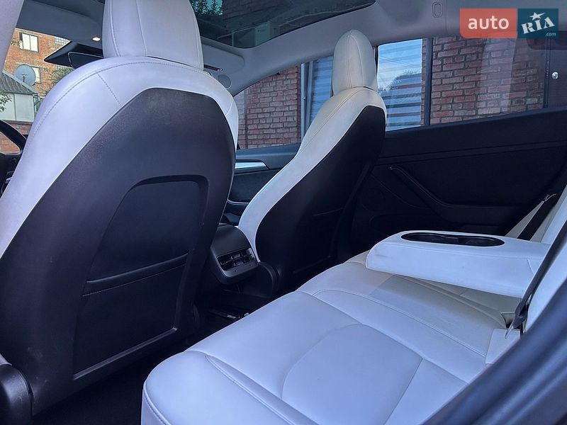 Седан Tesla Model 3 2021 в Виннице